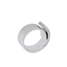 Load image into Gallery viewer, White Golden Ring set with 0.41 Carats of Diamonds