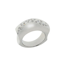 Load image into Gallery viewer, White Golden Ring set with 0.21 Carats of Diamonds - SOLD