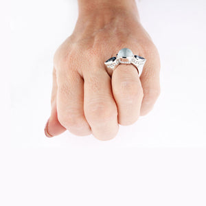 White Golden Ring set with 3,77 carat Cat's eye Aquamarine and Diamonds